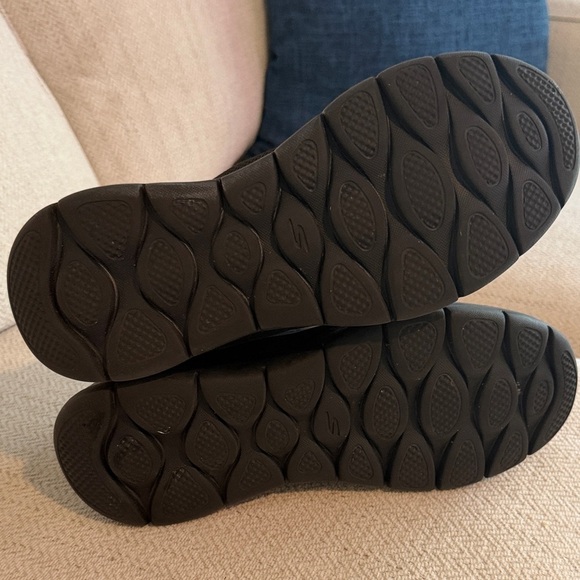 Skechers Go Walk Black Athletic Shoes - Picture 8 of 11